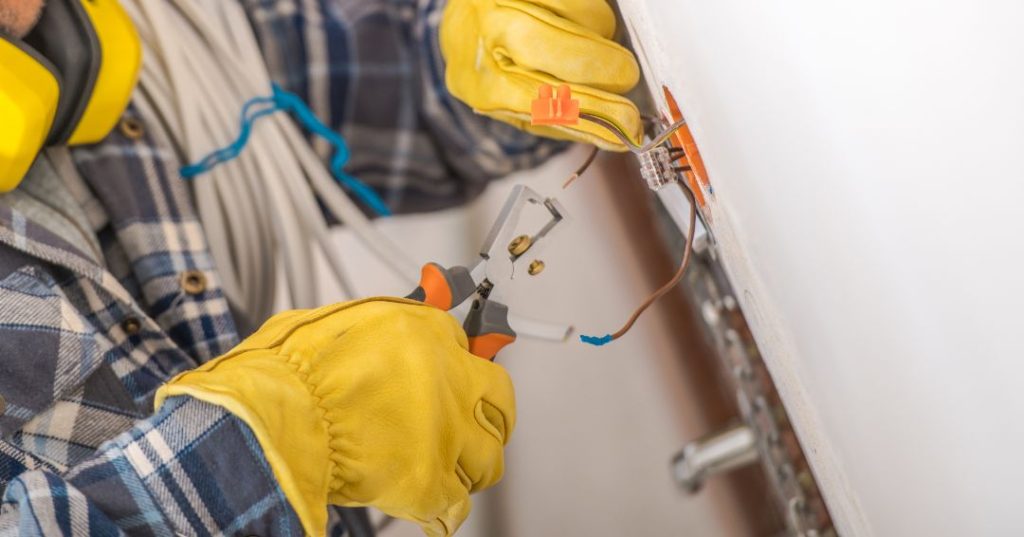 Consertos e manutenções elétricas em Botucatu